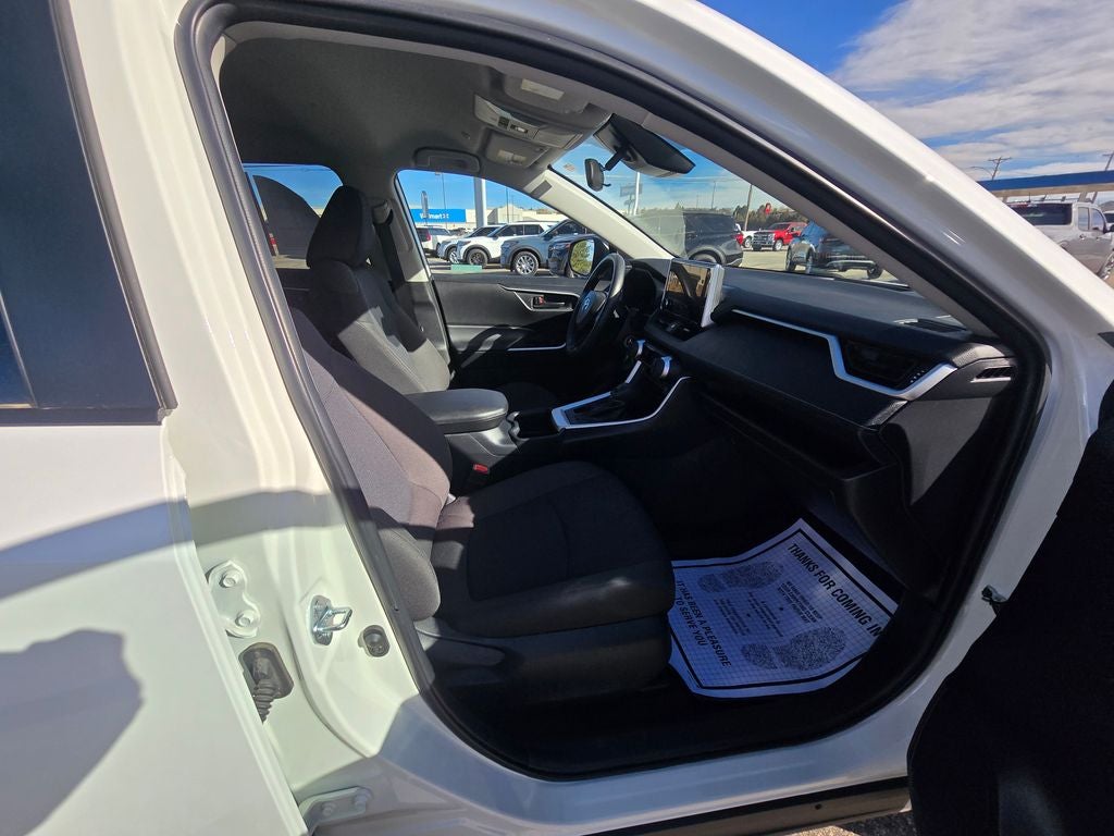 2025 Toyota RAV4 LE