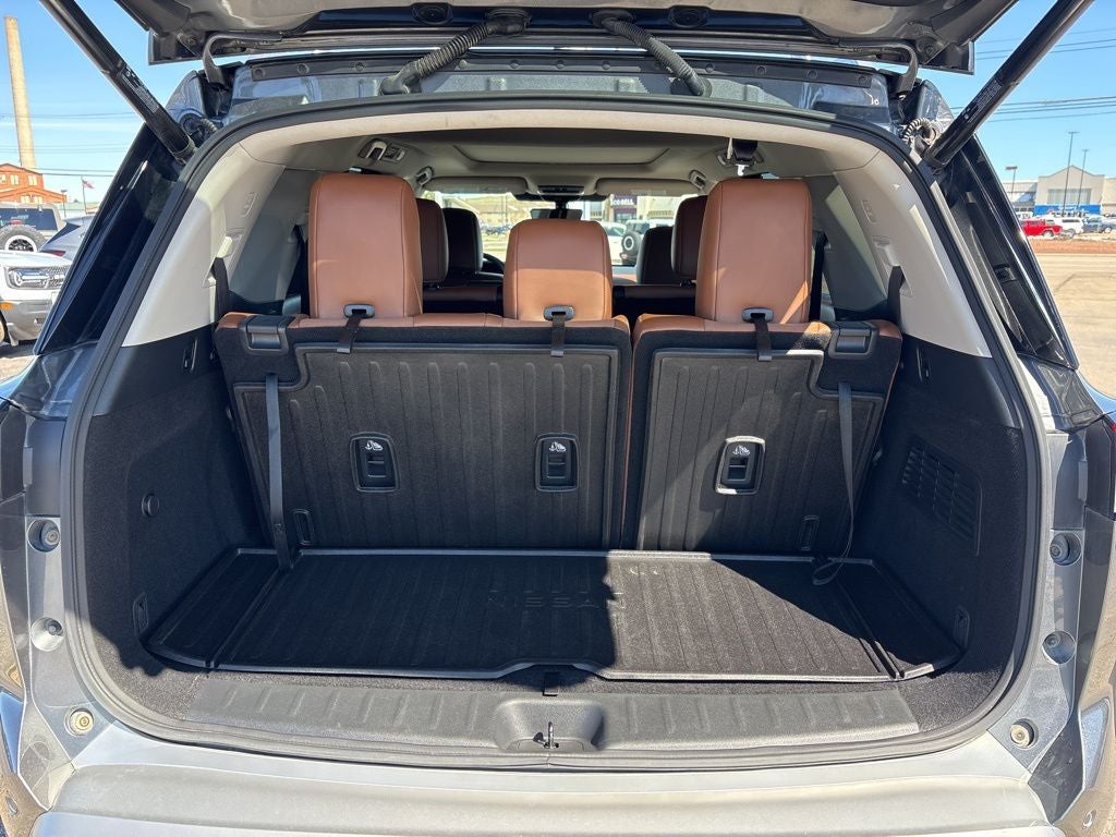 2023 Nissan Pathfinder Platinum