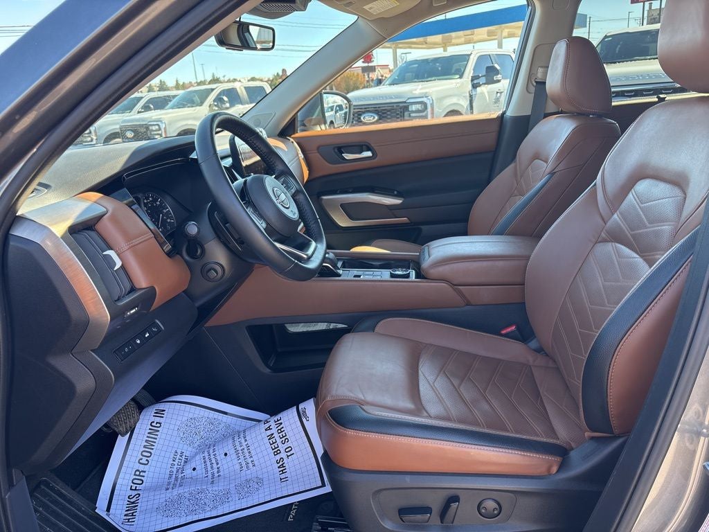 2023 Nissan Pathfinder Platinum