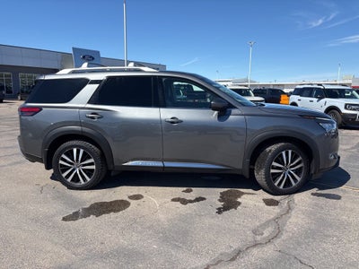 2023 Nissan Pathfinder Platinum