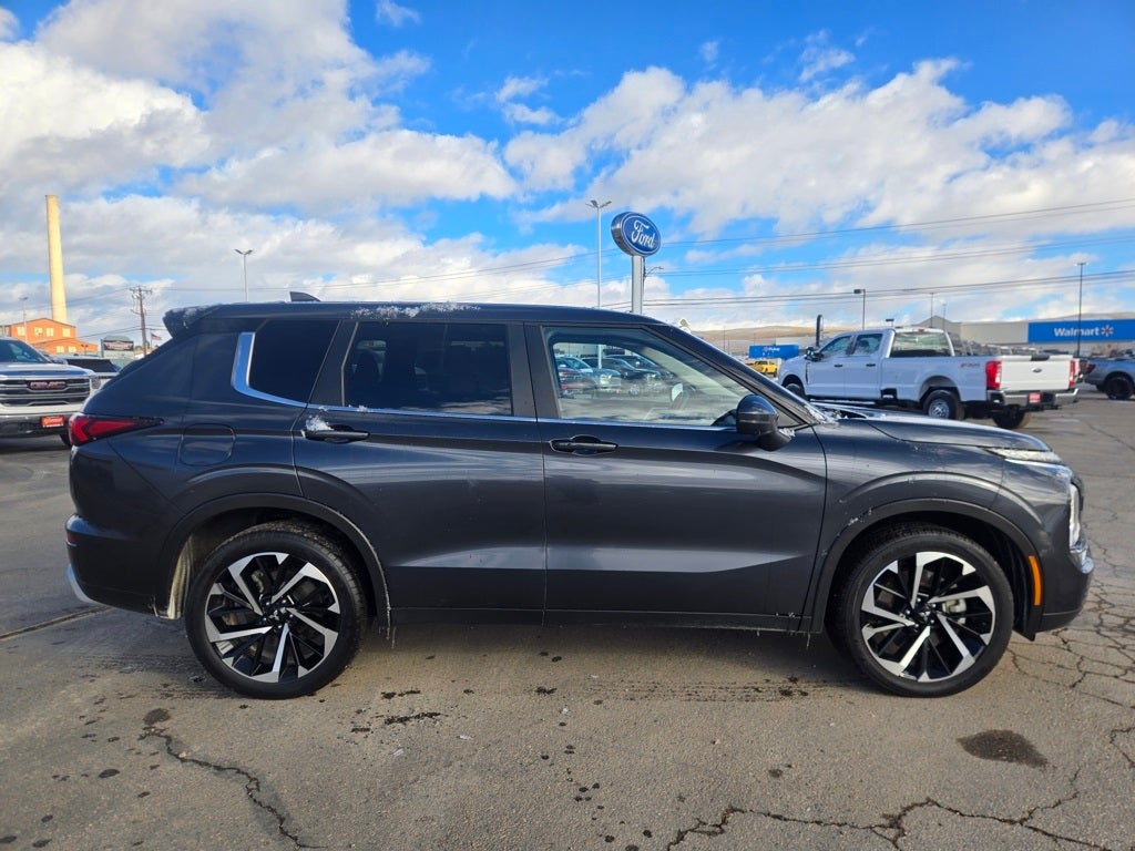 2024 Mitsubishi Outlander SE