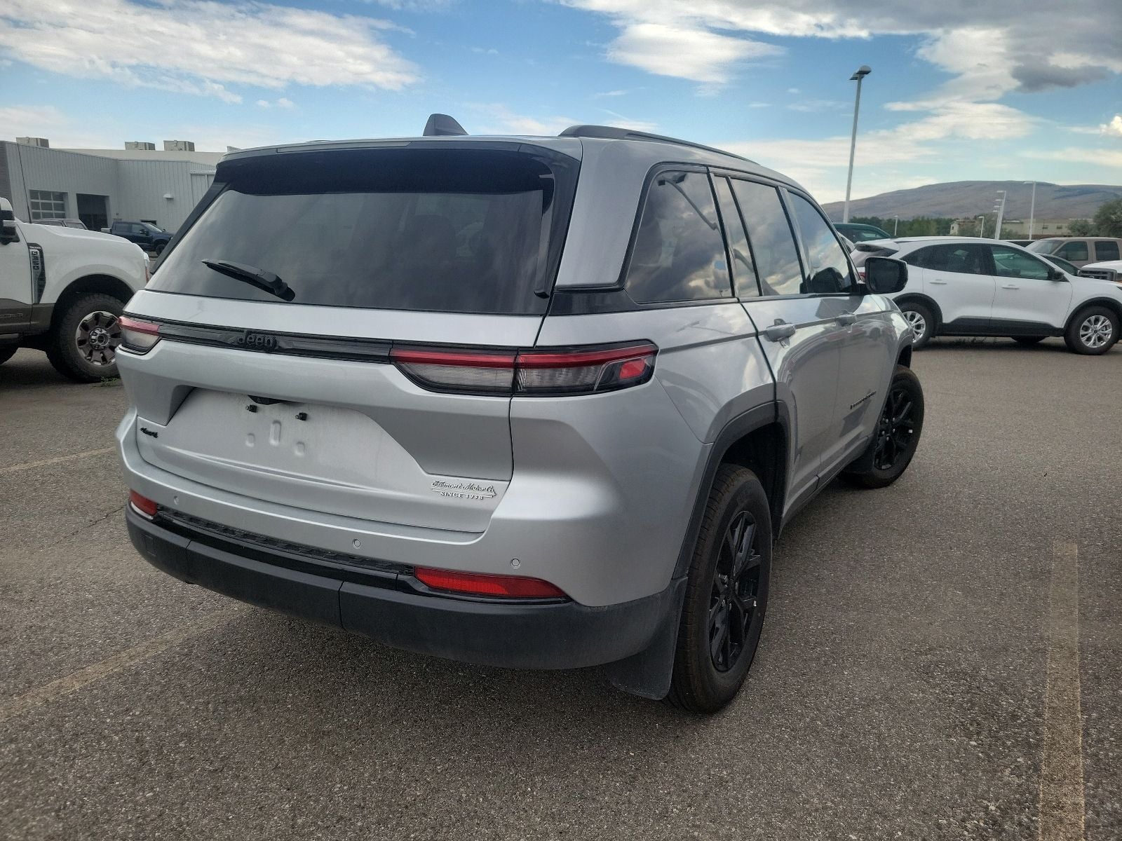 2025 Jeep Grand Cherokee Laredo