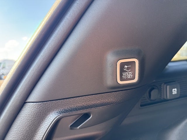 2025 Jeep Grand Cherokee Base