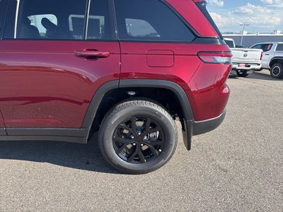 2025 Jeep Grand Cherokee Base