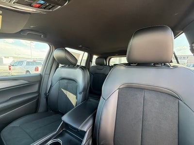 2025 Jeep Grand Cherokee Base