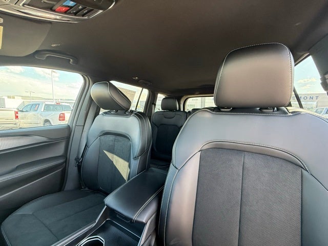 2025 Jeep Grand Cherokee Base