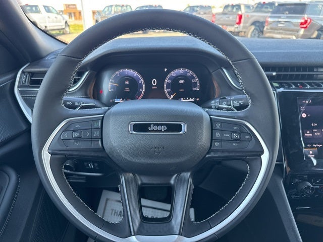 2025 Jeep Grand Cherokee Base