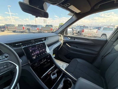 2025 Jeep Grand Cherokee Base