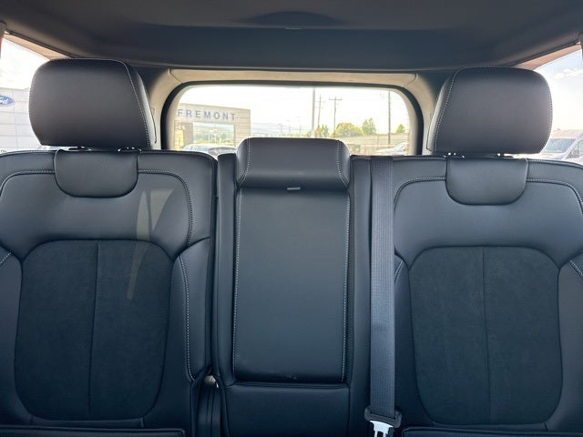 2025 Jeep Grand Cherokee Base