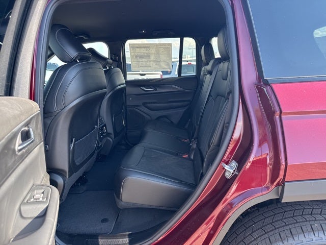 2025 Jeep Grand Cherokee Base