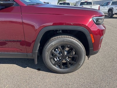 2025 Jeep Grand Cherokee Base