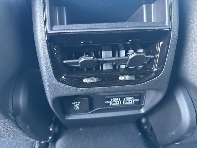 2025 Jeep Grand Cherokee Base