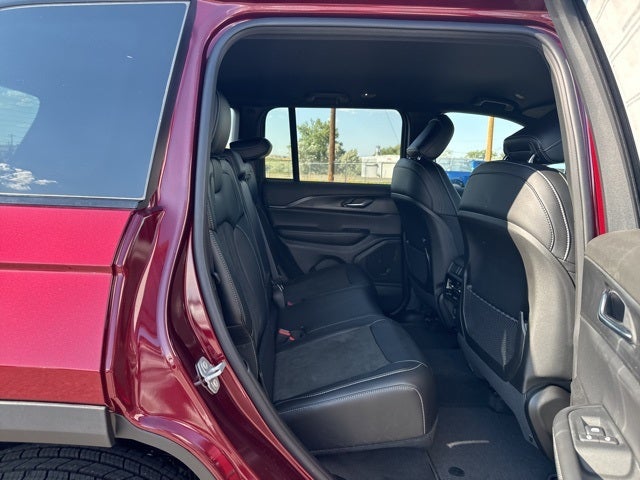 2025 Jeep Grand Cherokee Base