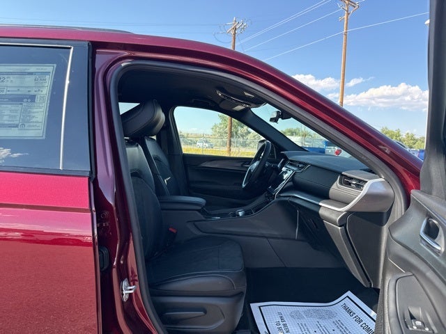 2025 Jeep Grand Cherokee Base