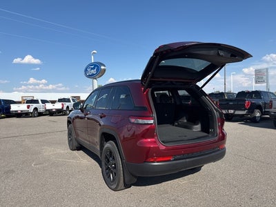 2025 Jeep Grand Cherokee Base